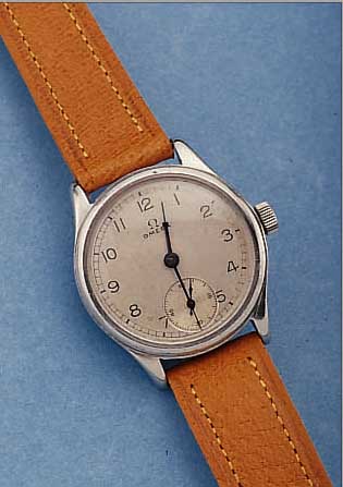 OMEGA HERRENARMBANDUHR, REF.-NR. 295, SCHWEIZ UM 1939, EDELST., BODEN GESCHR., BLATTVERS. L. FL., STILFORM-ZEIGER GEBL., AUßER LEDERB. ...