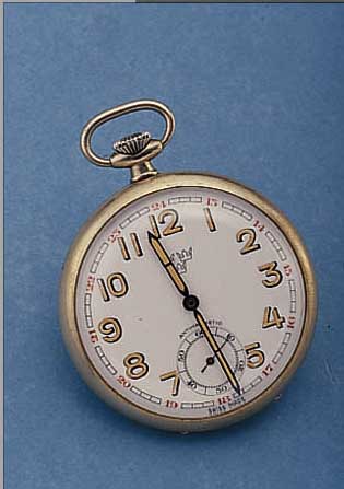 MILITäRTASCHENUHR, SCHWEIZ/SCHWEDEN UM 1940,NICKEL, EMAILBL. M. 3 KRONENSYMB., AUßEN ROT 13-24, BODEN M. REG.-NR. 13594 UNTER 3 KRONEN,VERG. ...