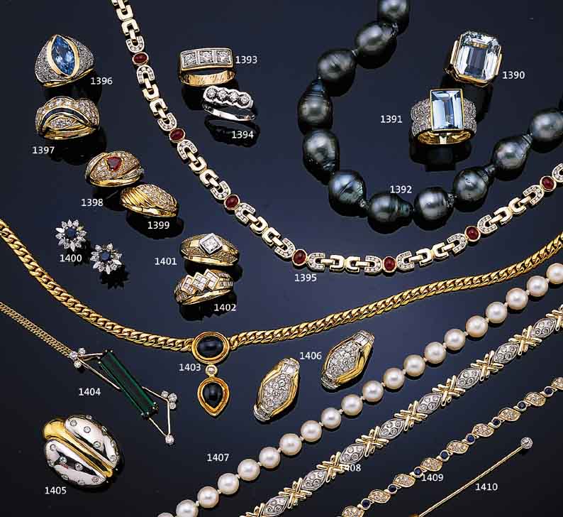 COLLIER M. RUBINEN U. BRILLANTEN, GG 750/000, 98 BRILLANTEN ZUS. CA. 1.30 CT WEIß/VS-SI 7 RUBIN-CABOCHONS ZUS. CA. 3.62 CT, L. 40 CM M. ...