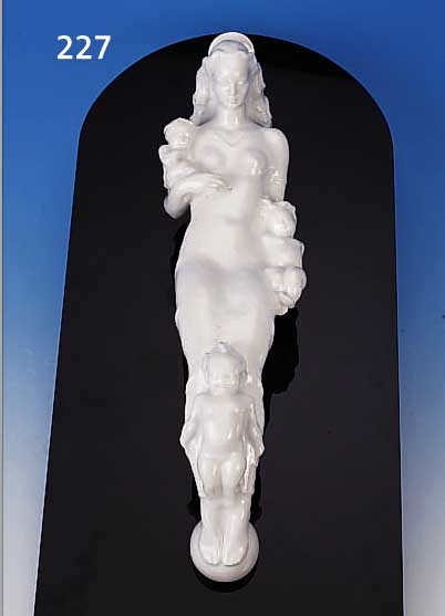 MADONNA, ROSENTHAL, 1951, PORZELLAN ENTWURF HAUENSTEIN, SIGN., MIT SCHWARZER GLASPLATTE ZUR WANDBEFESTIGUNG H. 42 CM