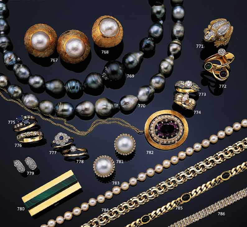 FLACHPANZERARMBAND MIT SMARAGDEN, GG 750/000, TOTAL CA. 22.4 G, 5 SMARAGD-CABOCHONS ZUS. CA. 6 CT, L CA. 19 CM