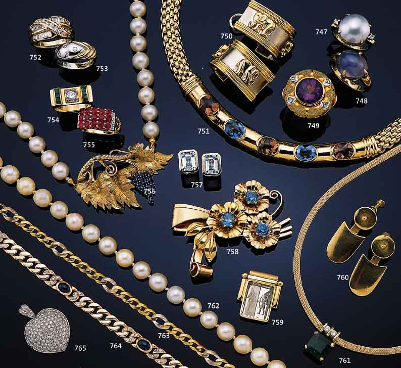 COLLIER MIT AKOYAPERLEN, SCHLIEßE GG/WG 585/000, 47 PERLEN D. CA. 8 MM, LüSTER MITTEL, FARBE WEIß-CREME, L. CA. 48 CM