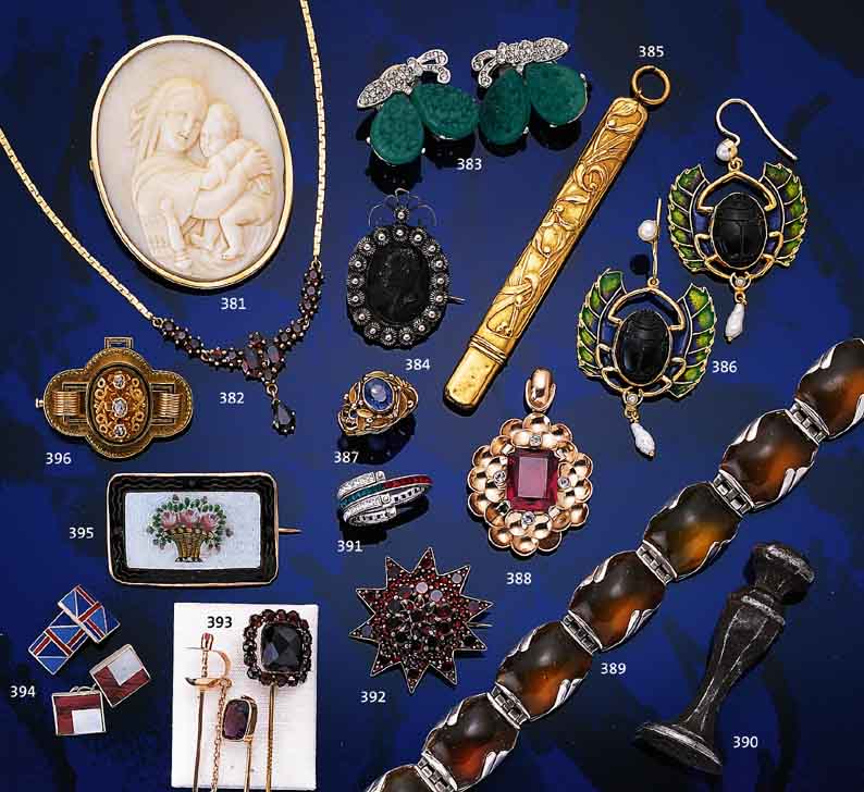 BROSCHE, FRANKREICH UM 1880/90, ROSE G 750/000, RüCKS. KPL. VERBöDET, EINGELASSENE EMAILPLATTE L. GEWöBLT, GUILL. UND TRANSLUZID WEIß ...