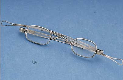 BRILLE, FRANKREICH/ENGLAND UM 1815/20, SILBER, GEPRüFT, GLäSSE RECHTECKIG (ORIG.) BüGEL EINSCHIEBBAR, SIGN. FORSYTH, SAMMEL- WüRDIG, ...