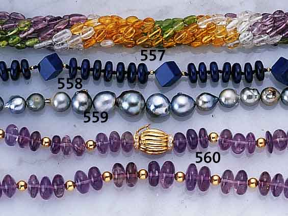 KETTE AUS AMETHYSTEN, SCHLIEßE UND ZWISCHEN- KUGELN SILBER VERG., OVALE AMETHYSTE, D. CA. 10 X 5 MM, L. CA. 54 CM, SCHLIEßE MIT ...
