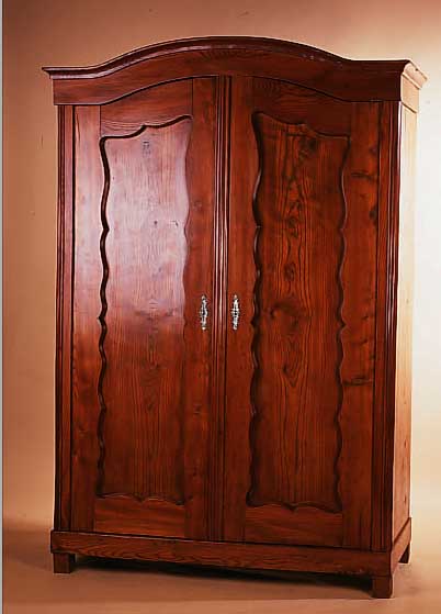 SCHRANK, UM 1860/70, ULME MASSIV, ZWEITüRIG,OBERER ABSCHLUß BOGENFöRMIG, CA. 196 X 133 X 62 CM, OHNE SCHLüSSEL