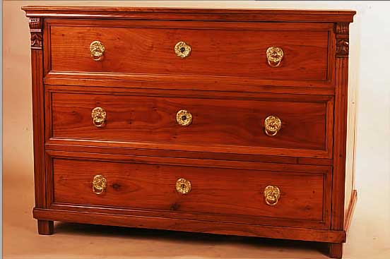KOMMODE, UM 1870, KIRSCHHOLZ, DREISCHüBIG, BESCHLäGE SEK., SEITLICHE RISSE, CA. 91 X 125 X 64.5 CM, OHNE ...