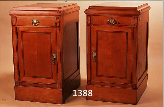 PAAR NACHTKäSTEN, UM 1920/30, KIRSCHBAUM- FURNIERT, LINEAREN UND ORNAMENTALEN EINLAGEN, FUNIERSCHäDEN, TEILW. REPARIERT, OHNE ...