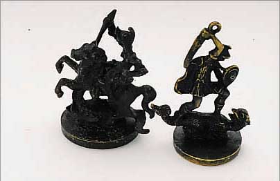 KONV. 2 PETSCHAFTE: HEILIGER GEORG MIT DEM DRACHEN, DEUTSCH CA. 30ER JAHRE, BRONZE VERGOLDET, VERSCH. DARSTELLUNGEN, 1X MIT MONO-GRAMM, 1X ...