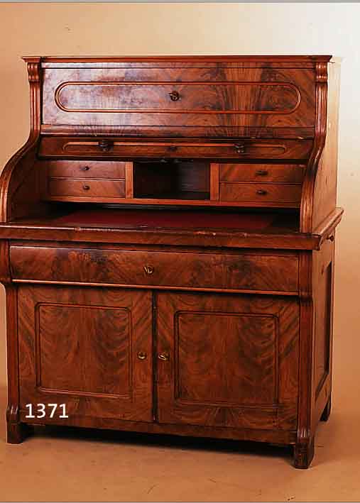 ZYLINDERBUREAU, DEUTSCH, UM 1860, MAHAGONIFURNIER, BEIDSEITIG AUSZIEHBAR, SCHREIBPLATTE AUSZIEHBAR, REICHE INNENEINRICH-TUNG HINTER ...