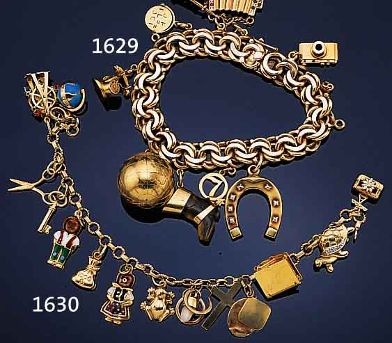 BETTELARMBAND, GG 585/000 UND GG 750/000, 8 ANHäNGER IN V3ERSCH. GOLDGEHALTEN U.A. GLO- BUS, HUFEISEN, KAMERA, ÖSEN FüR WEITER ANHäNGER ...