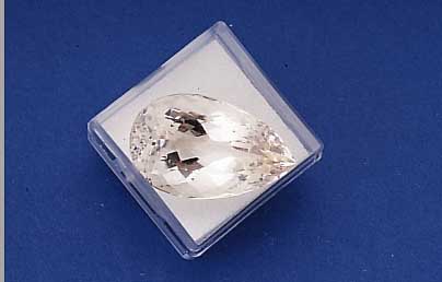 LOSER MORGANIT CA. 31.27 CT, TROPFENFORM, FACETT.