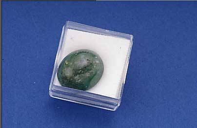 LOSER SMARAGDCABOCHON, CA. 21.30 CT,