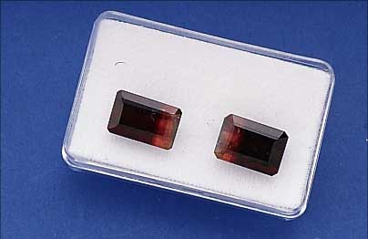 2 LOSE TURMALINACHTECKE, ZUS. CA. 21.15 CT, BICOLOR
