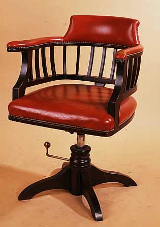 CAPTAINS-CHAIR, ENGLAND, UM 1910/20, BUCHE MASSIV MIT ORANGEBRAUNEM LEDERBEZUG, DREH- UND KIPPMECHANIK INTAKT, LEICHTE ...