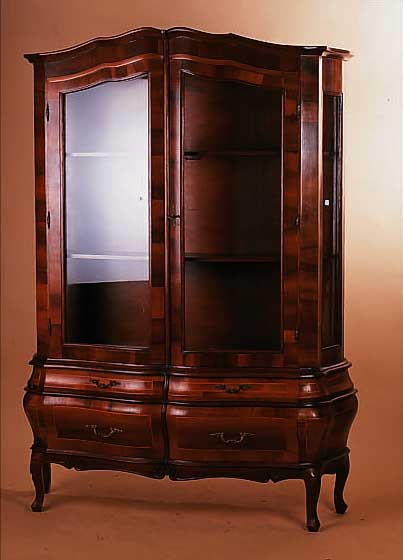 AUFSATZVITRINE, STILMöBEL, 60ER JAHRE, BAROCKSTIL, NUßBAUMFURNIER, Z.T. QUERFURNIERT,BANDINTARSIEN, VIER SCHüBE UNTEN, OBEN VIER- SEITIG ...