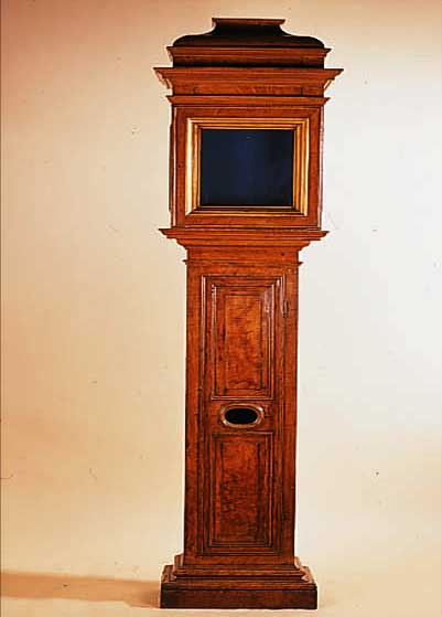 GEHäUSE EINER STANDUHR, WOHL NORDDT. RAUM, UM 1760-1780, VERZIERTES U. MASERIERTES FICHTENHOLZ, REICH PROFILIERT, 2-TEILIG, TüRE U. ...