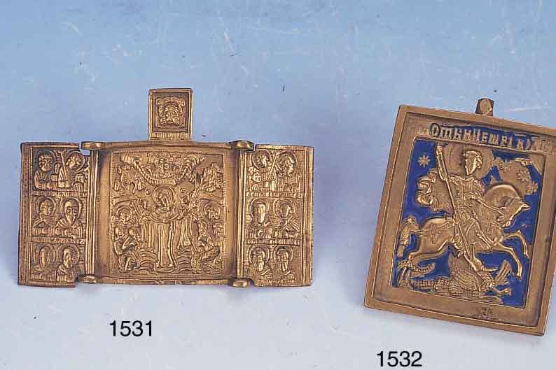 REISEIKONE, RUSSLAND, 2. HäLFTE 19. JH., BRONZE, RELIEFIERTE DARSTELLUNG DES HL. GEORG,RESTE BLAUER EMAILLIERUNG, CA. 6 X 5,5 CM