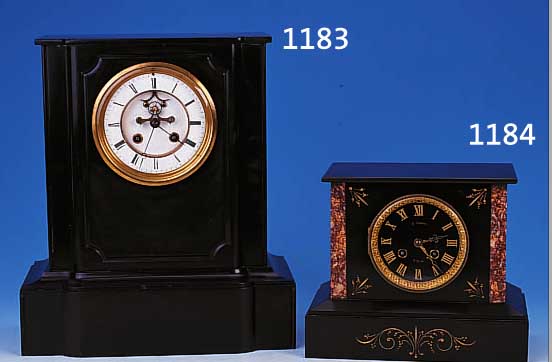KAMINUHR, FRANKREICH UM 1900, SCHWARZES STEINGEHäUSE, GLASDECKEL, PENDULENWERK GE- MARKT: S. MARTI, à PARIS, HALBSTUNDENSCHLAG AUF ...
