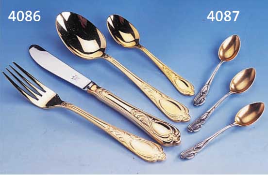 70-TEILIGES BESTECK, HARTVERGOLDET, SOLINGEN, IM ORIG.KOFFER, NAHEZU UNBENUTZT, BAROCK- STIL, BEST. AUS: 12 MESSER, 12 GABELN UND 12 LöFFEL, ...