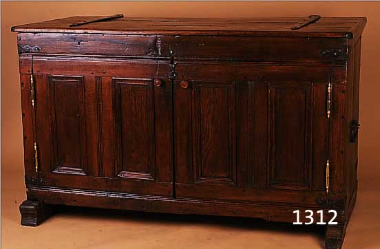 TRUHE, WOHL SAUERLAND, UM 1760, EICHE MASS.,UMBAU 1900, FRONT ZWEITüRIG, ALTERSBEDINGTE GEBRAUCHSSPUREN, CA. 90X147X73 CM