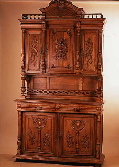 AUFSATZBUFFET, BELGIEN/NIEDERLANDE, UM 1890/ 1900, EICHE HELL MASSIV, VOLLSäULEN, TüREN KASSETTIERT, REICH MIT DRECHSEL- U. SCHNITZAR-BEITEN ...
