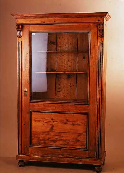 VITRINENSCHRANK, DEUTSCH, UM 1880, WEICHHOLZ, EINLEGEBöDEN, SCHLüSSEL, ALTERS- SPUREN, CA. 180 X 110 X 50 CM