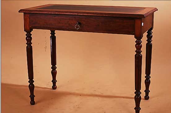 SCHREIBTISCH, FRANKREICH, UM 1900, MAHAGONI MASSIV U. FURNIERT, EINE SCHUBLADE, GEDRECHSELTE BEINE, SCHREIBAUFLAGE, CA. 72 X 90 X 51 CM