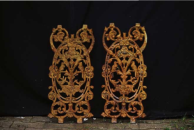 30 EISENGITTER, FRANKREICH, BLUMEN U. Vö- GEL, SEHR SCHöNE ARBEIT, M. 65 X 30 CM, AL- TERSSP.