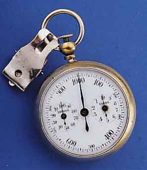 KONVOLUT: 2 PEDOMETER, DEUTSCHLAND, 1X BEIDS. VERGL., NUTZSP., D. CA. 44 MM, EMAIBL. MESSING VERN., UM 1935, EZ 2, 1X UNGETR., ...