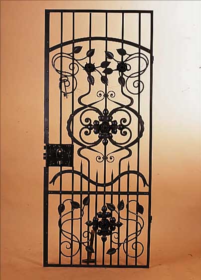 TüR, DEUTSCH, MITTE 20. JH., SCHMIEDEEISEN, REICHER ROSENDEKOR, CA. 190 X 80 CM, MIT SCHLOß UND SCHLüSSEL, ...