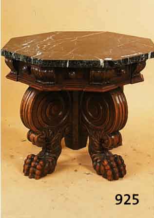 BEISTELLTISCH, DEUTSCH, UM 1890, NUßBAUM, REICH GESCHNITZT MIT VOLLPLASTISCHEN GROßEN KLAUENFÜSSEN, 8-ECKIGE MARMORPLATTE, LEICHT BEST., H. CA. ...