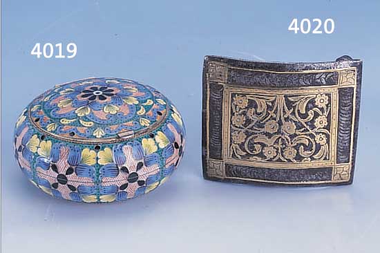 DECKELDOSE, RUßLAND UM 1958-1964, 875ER SILBER, TEILVERGOLDET, BUNTES CLOISONNEEMAIL IN FEINER AUSFüHRUNG, Z.T. BEMALT, ...