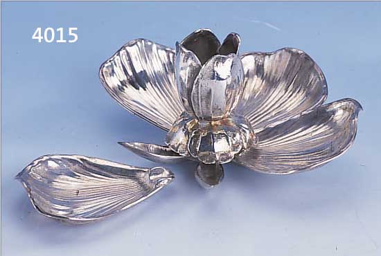 VARIATIONSKERZENHALTER IN BLüTENFORM MIT AB- NEHMBAREN BLäTTERN, 900ER SILBER MITTIG KERZENHALTER/STREICHHOLZBEHäLTER, BLüTEN- BLäTTER ...