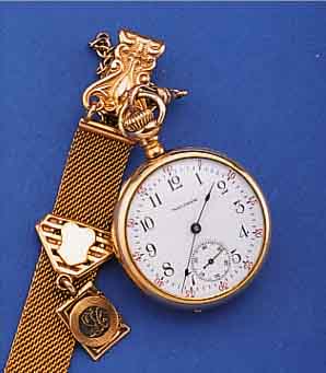 WALTHAM DAMENTASCHEN-/ANHäNGEUHR, USA UM 1908, METALL M. STARKER GG-AUFL. (LT. GRAV. 25 JAHRE GARANTIE), PERF. 2-TEIL. EMAILBL., GEBL. ...