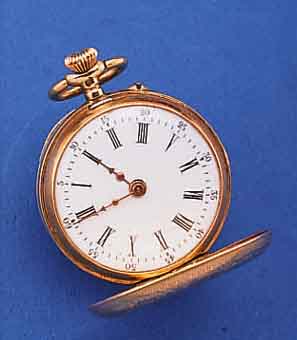 DAMENTASCHEN-/ANHäNGEUHR SAVONETTE, SCHWEIZ/ DEUTSCHLAND UM 1908, ROSE-G. 585/000, BEIDE SCHALEN SCHMUCKGRAV., BLüTENDARST., JUGENDSTILEMAILBL., ...