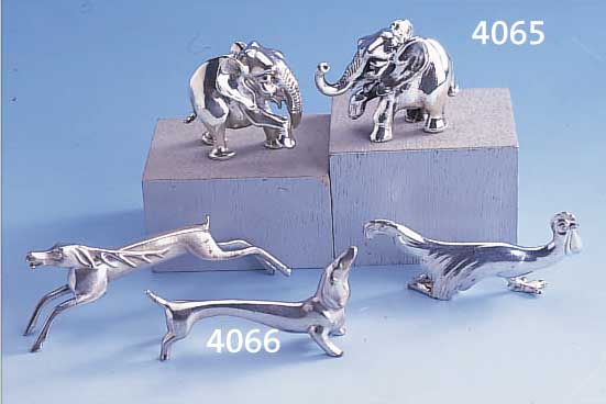 10 MESSERBäNKCHEN, FRANKREICH UM 1925/30, METALL VERSILBERT, VOLLGUß, REINES ART DECO, VERSCHIEDENE TIERDARSTELLUNGEN: U.A. HUND CA. 9.6 CM, ...