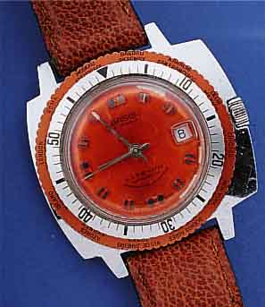 BASIS HERRENARMBANDUHR, SCHWEIZ UM 1970, METALL VERCHR., EDELST.-BODEN GESCHR., WELT- ZEITANZ. DURCH ROT. 2-TEIL. AUßENLüNETTE, INNENTEIL ...