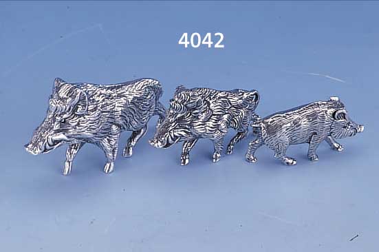 TISCHDEKORATION: 3 WILDSCHWEIN-SKULTPUREN, 925ER SILBER MASSIV, 3 VERSCH. FORMEN UND GRößEN, L. BIS 7.8 CM, TOTAL CA. 295G, ...