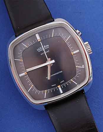 VULCAIN CRICKET ARMBANDWECKER, SCHWEIZ UM 1970, METALL HARTVERG., EDELST.-BODEN GEDR., UNGETR. LAGERW., LEDERB., RUNDANKERW. KAL. MSR/S2, GEH- ...