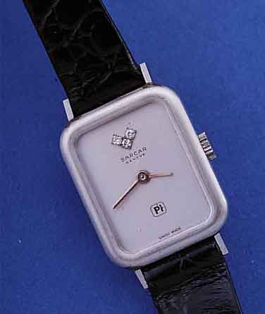 SARCAR DAMENARMBANDUHR, SCHWEIZ UM 1996, PLATIN 950/000, SAT., MINERALFLACHGL., BEI 12 DREI IN WG GEF. DIAMANTEN, LEDERB., ORIG.- LOGO, ...