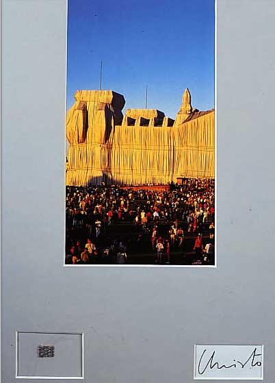 KONVOLUT 3 FARBOFFSETS, THEMA: DEUTSCHE REICHSTAGSVERHüLLUNG VON CHRISTO, DIVERSE ANSICHTEN, JEWEILS MIT ORIG. STOFFSTüCK, GERAHMT ...