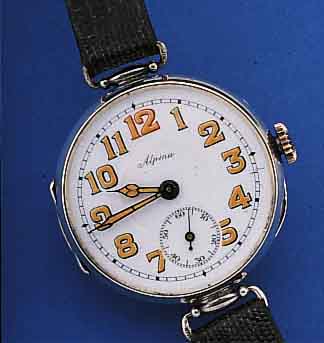 ALPINA HERRENARMBANDUHR, SCHWEIZ/DEUTSCHLANDUM 1925, 900ER SILBER, SCHARNIERBODEN, SCHAR- NIERLüNETTE, PERF. EMAILBL. SIGN., ZEIGER U. ZIFFERN M. ...