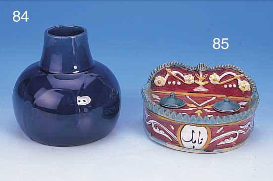 TINTENSET, SOUFFLENHEIM/ELSAß, UM 1900, KERAMIK, BUNT BEMALT, FüR DEN MAROKKANISCHEN MARKT GEMACHT, LEICHT BESCHäDIGT, H. CA. 9.5 CM