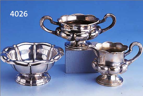 KONVOLUT 3 TEILE SILBER: 2 X HUGO BöHM, SCHWäBISCH-GMüND, UM 1900/10, 800ER SILBER, SAHNEGIEßER UND ZUCKERSCHALE, H CA. ...
