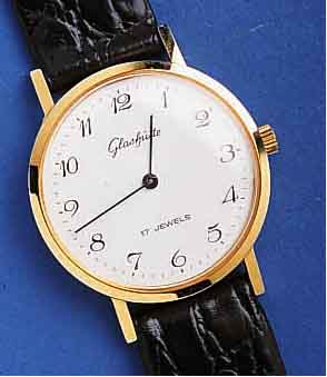 GLASHGLASHÜTTE HERRENARMBANDUHR, DEUTSCHLAND UM 1984, METALL HARTVERG., EDELST.-BODEN GEDR., EMAILFARB. KONTRASTZIFFERBL., LEDERB., DAMEN- ...