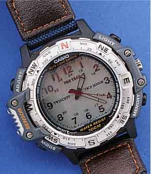 CASIO HERRENARMBANDUHR PRO-TECK MULTIFUKTIONEN JAPAN UM 1998 (ERSTE GENERATION), METALL MATT., BODEN 4-FACH VERSCHR., BEI FERTIGST. WASSERD. BIS ...