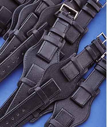 KONVOLUT 30 ARMBäNDER FüR HERRENARMBANDUHREN, LEDER, AUS BUNDESWEHRBESTäNDEN, UNGETRAGENE LAGERWARE
