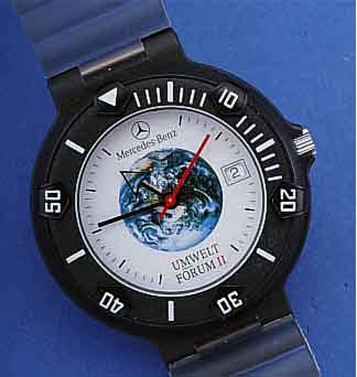 MERCEDES BENZ ARMBANDUHR UMWELT/FORUM II, GESCHENK INTERN GLEICHNAMIGER AUTOFIRMA, KUNSTSTOFFGEH., KUNSTSTOFFBAND, PAPPETUI, 17 ST., ...