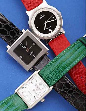 KONVOLUT: 4 HERRENARMBANDUHREN IN UHRENBOX FüR5 UHREN, AKTUELLE PRODUKT., ALLE MODERNE QUARTZGEST. ANALOGANZ, 2X JUNGHANS SOLAR-TEC, EDELST., ...